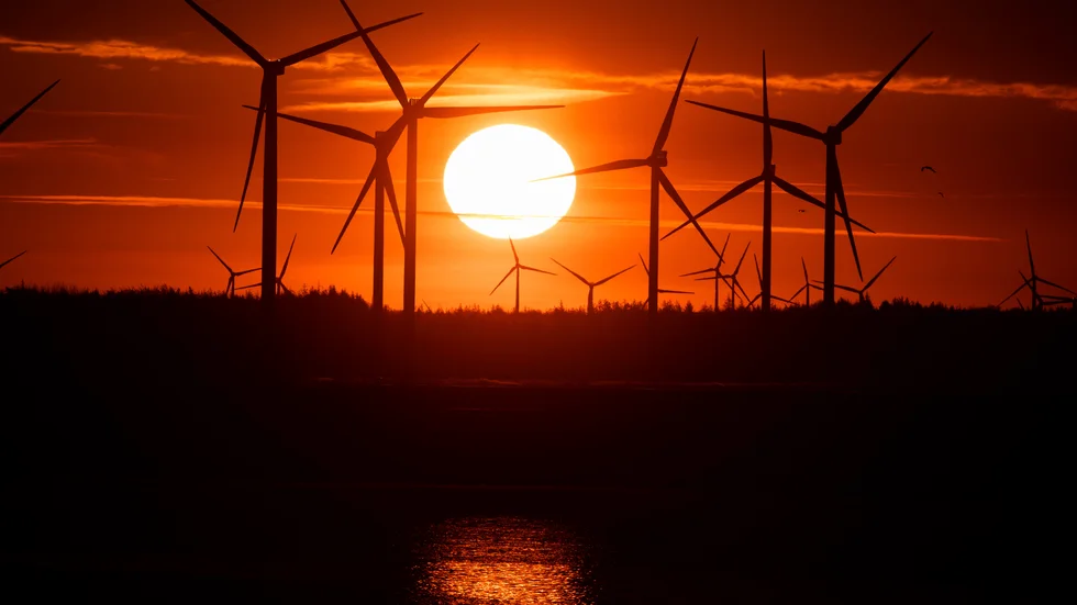 Vindkraftverk vid Sönke-Nissen-Koog i Tyskland, ett av de länder som gör stora satsningar på förnybar energi. Arkivbild.