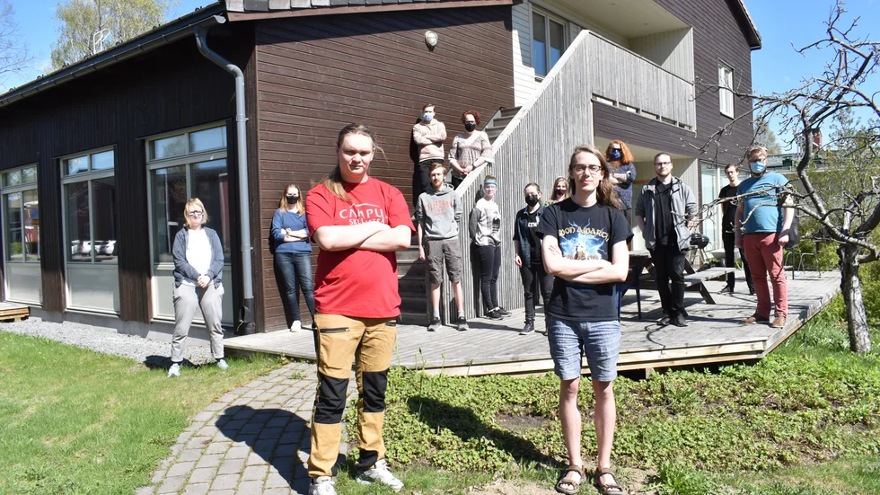 Carl Appelkvist, Fredrik Lind och fler studenter i Skellefteå är kritiska till det nya bygget av studentbostäder. 