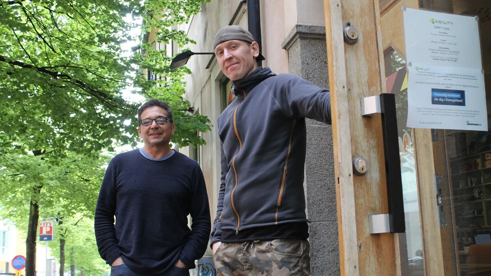 Willy Flores och Johan Henriksson driver Back up i Norrköping, en ideell organisation som nattvandrar under helgerna.