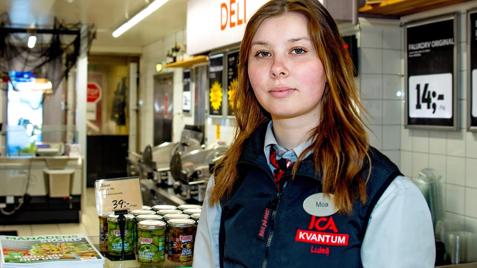 "För den som inte har tid eller möjlighet att förbereda något själv kan jag tipsa om rätterna som vi gör själva i delin" säger Moa Forsberg, ostansvarig på ICA Kvantum Luleå. 