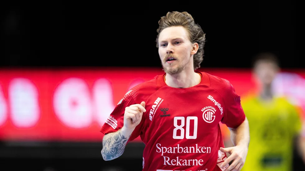 Vänstersexan Fredrik Gustavsson stannar minst två år till i Guif.