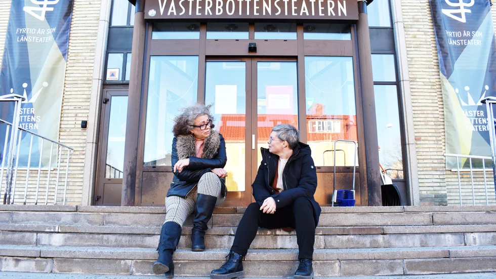 Maria Asserud och Theresa Eriksson, Västerbottensteatern, är två av de fackrepresentanter som tagit fram skrivelsen som lämnades in till kommunfullmäktige. 