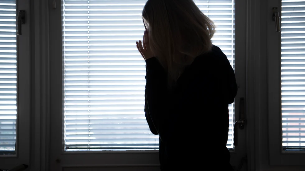 En ung flicka boende i Eskilstuna misstänks ha utsatts för någon form av sexuellt övergrepp av en man i 50-årsåldern, skriven på en adress i Göteborg.
Bilden är arrangerad.