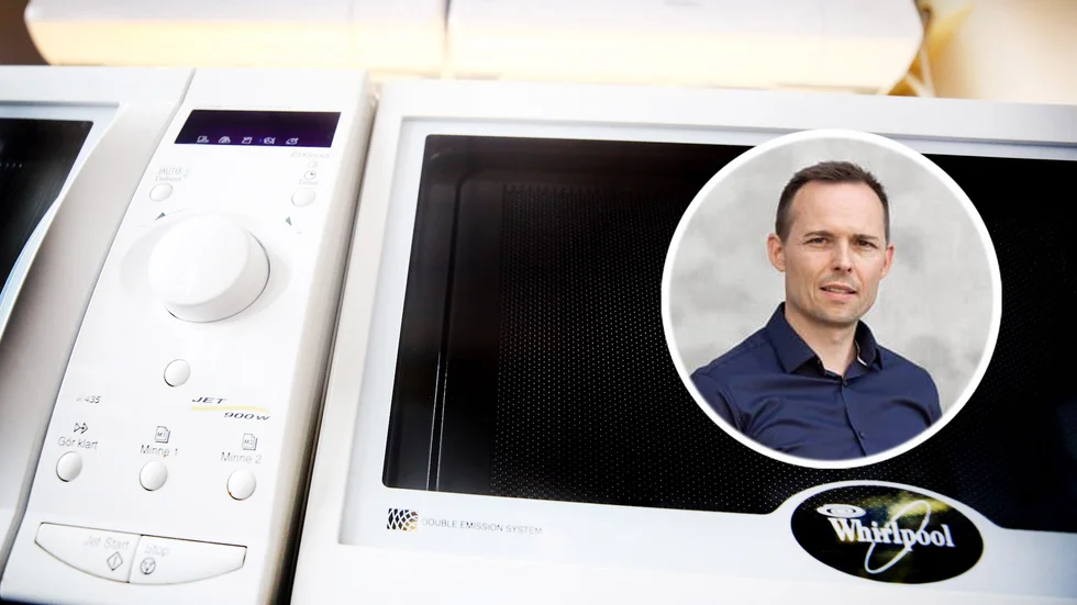 "Korrekt, det är i Eskilstuna som vi etablerar ett lager", svarar Esben Aabenhus, vd för White away group, när tidningen frågar om Sverigelagret hamnar här.