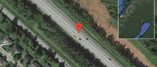 Stopp på väg 97 på grund av singelolycka med en personbil