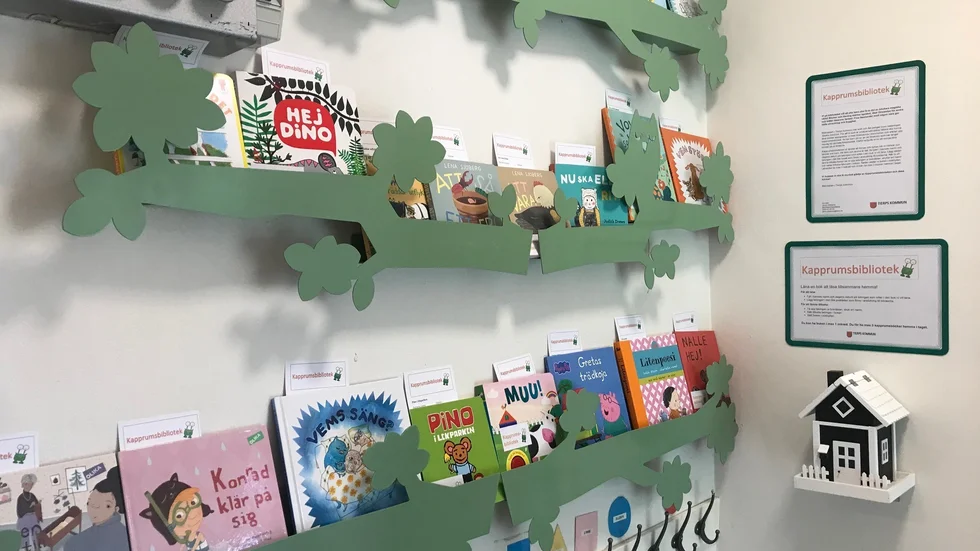Ett nytt kapprumsbibliotek invigs i Kyrkbyn i veckan. 
