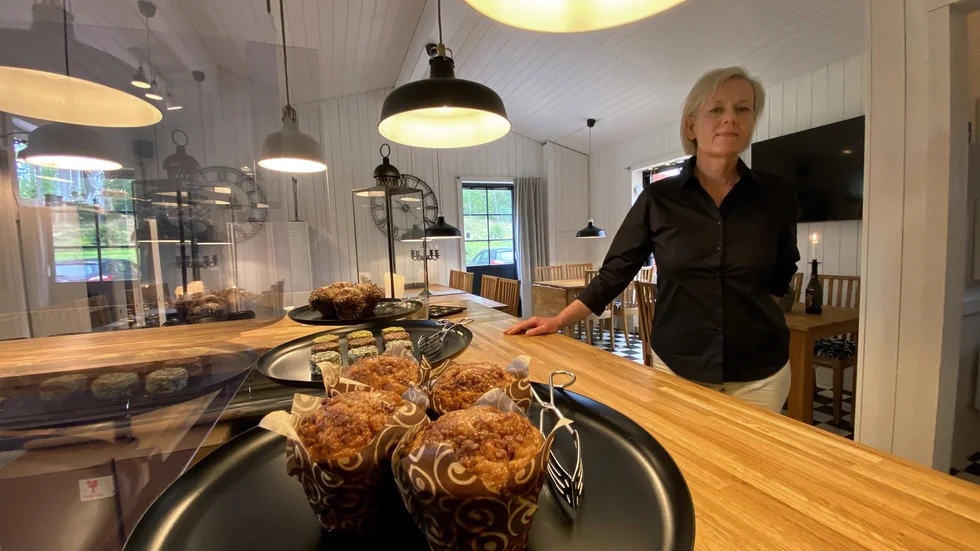 När Annika Törnros flyttade in 2005 byggde hon en lada till sina hästar. Den byggnaden har nu gjorts om till kafé.