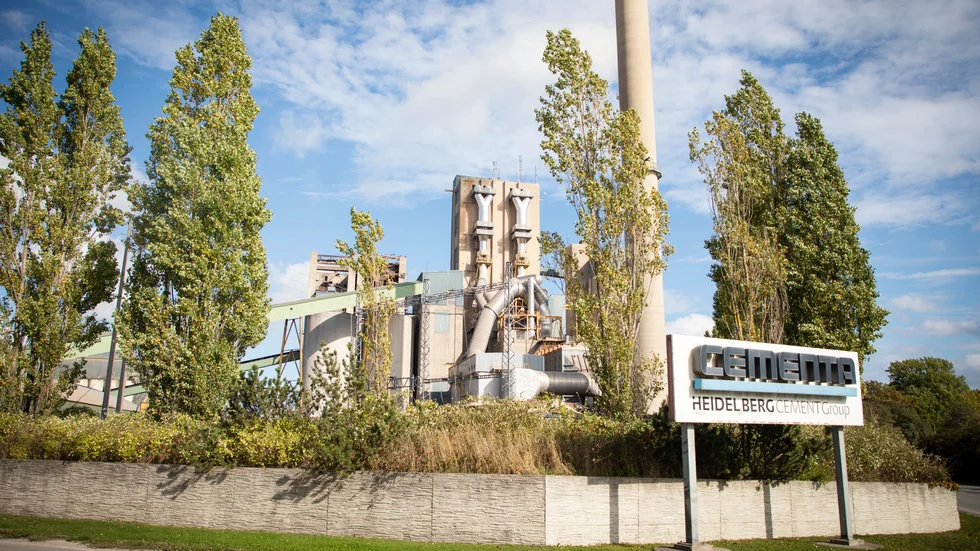 Cementa.