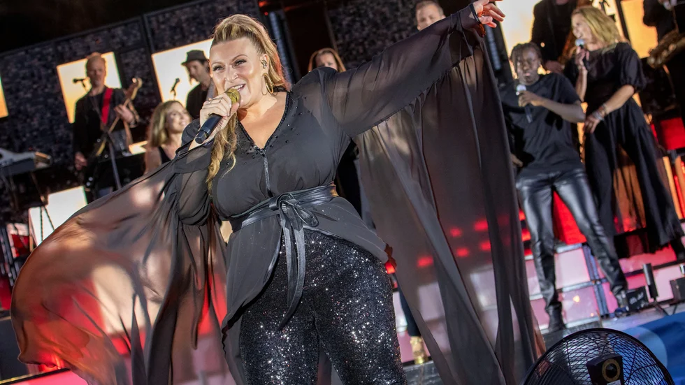 Sarah Dawn Finer gör sin första Diggiloo-turné. Hon kommer bland annat att bjuda på sin Melodifestivallåt "Moving on".