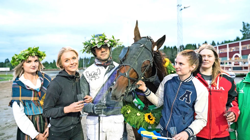 Skellefteåtravet dukar upp till travfest på midsommardagen.