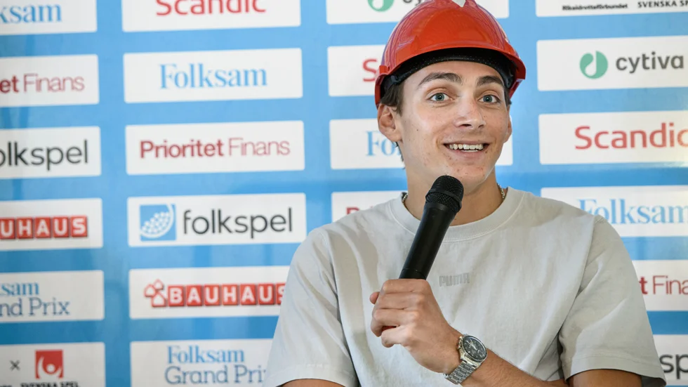 Armand Duplantis under en presskonferens inför tisdagens grand prix-tävling på Tingvalla i Karlstad.
