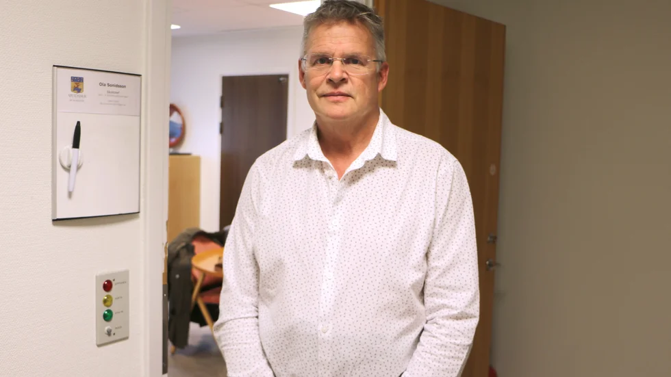"Jag ser det som spännande och utmanande att få det att fungera trots krympande ekonomi. Det känns som en stor utmaning, men fullt möjligt", säger Ola Sonidsson, skolchef. (Arkivbild)