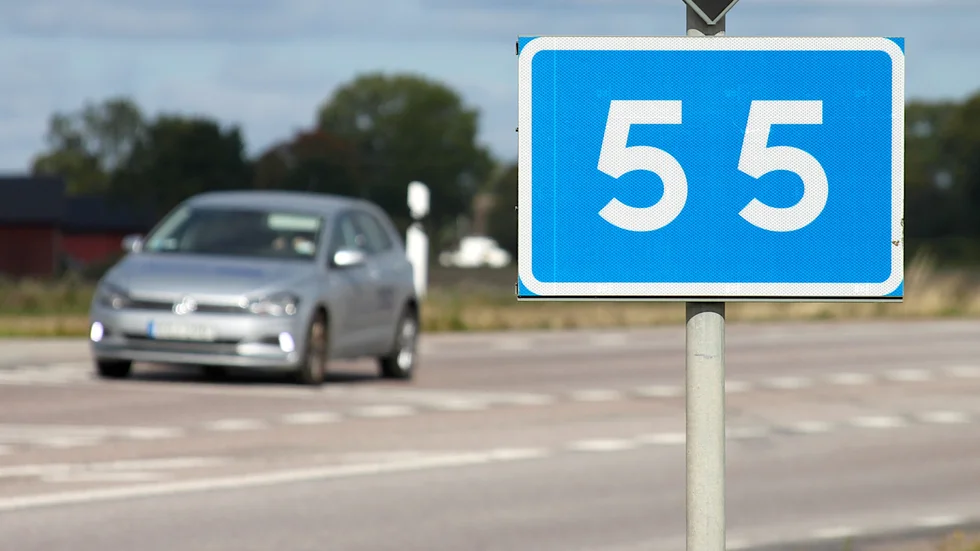Den nya tidsplanen för ombyggnaden av väg 55 ligger fast men nu ska arkeologer undersöka marken mellan Örsundsbro och Kvarnbolund och en ny miljökonsekvensbeskrivning ska godkännas av länsstyrelsen.