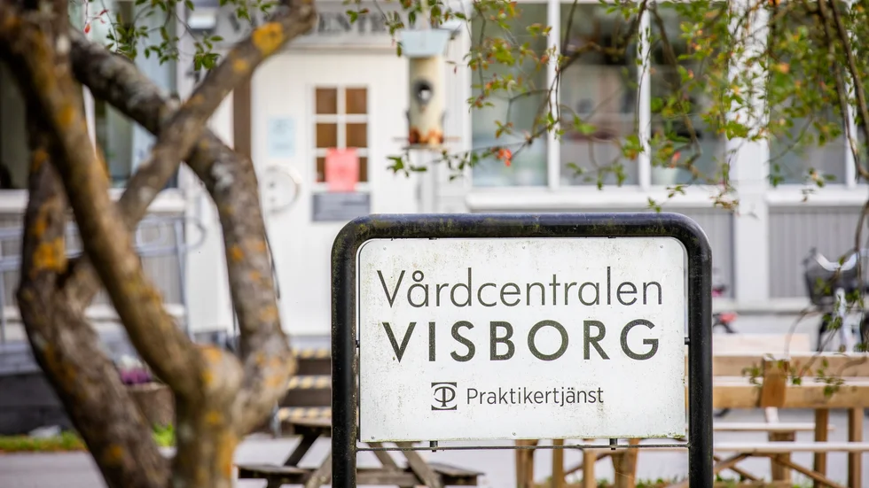 Vårdcentralen Visborg utsågs nyligen till öns bästa vårdcentral. "Mycket tack vare listningstaket", säger verksamhetschefen. Men det är fortfarande oklart om man får behålla den gamla uppgörelsen.