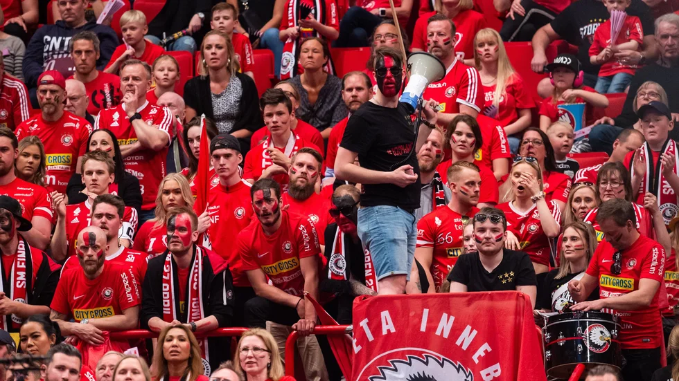 Storvretas supportrar under SM-finalen mellan Storvreta och Falun 2019.