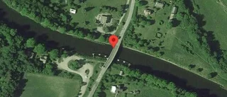Stopp i trafiken för broöppning på väg 1145
