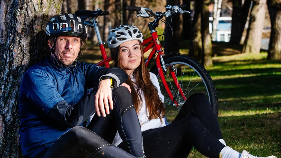 Agnes har aldrig kört Vätternrundan, medan Thomas har kört 19 gånger.