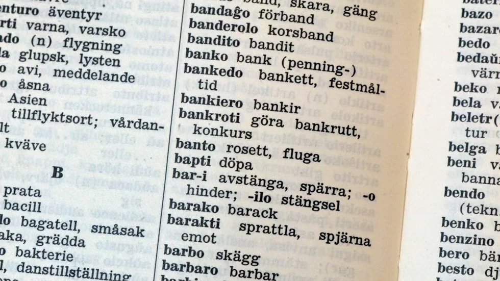 Esperanto. Saknaden efter något intellektuellt ledde Gunnel Nilssons mamma till esperanto, och vänskapen med "Madame Desserthen".