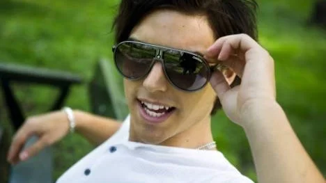 Eric Saade åker snart ut på sommarturnén "Masquerade". Där kommer han bjuda på konserter med flera dansare: "Jag älskar show", säger han.