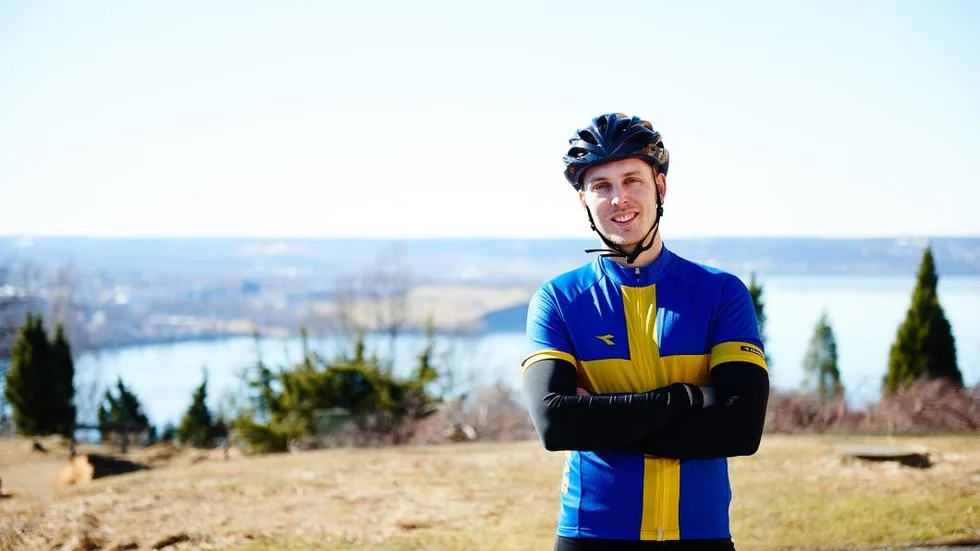 Välgörenhet. Victor Egerbo cyklar tur och retur från Jönköping till Kebnekaise. Målet är att samla in pengar för välgörenhet.