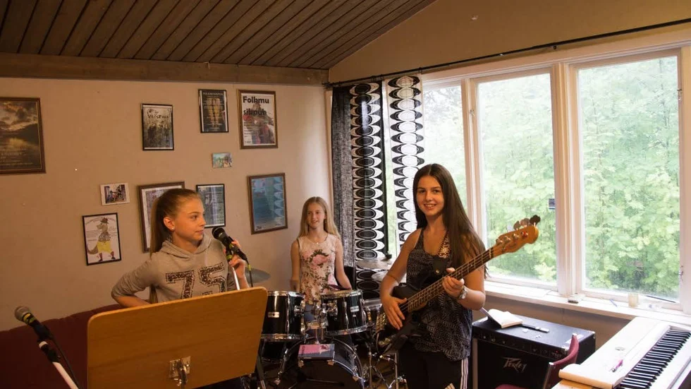 Inspiration. Popkollots gästartister ger deltagarna chansen att utvecklas och skapa egna låtar i band.