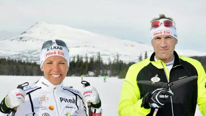 Här i den sköna fjällmiljön i Saxnäs  börjar deras nya resa tillsammans. Charlotte Kalla och hennes tränare Magnus Ingesson.
