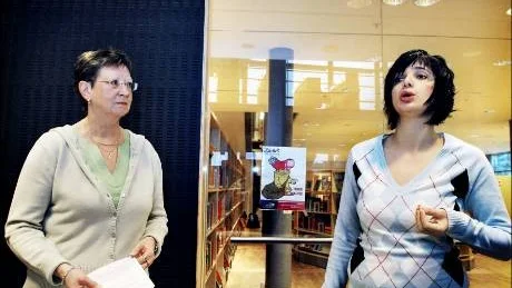 STOPPA HEDERSVÅLDET. "Det går att påverka människor men det tar tid", säger Tara Kadir, Rädda Barnen. Till vänster Eva Engman, ordförande i Kvinnojouren. Foto: Petra Isaksson