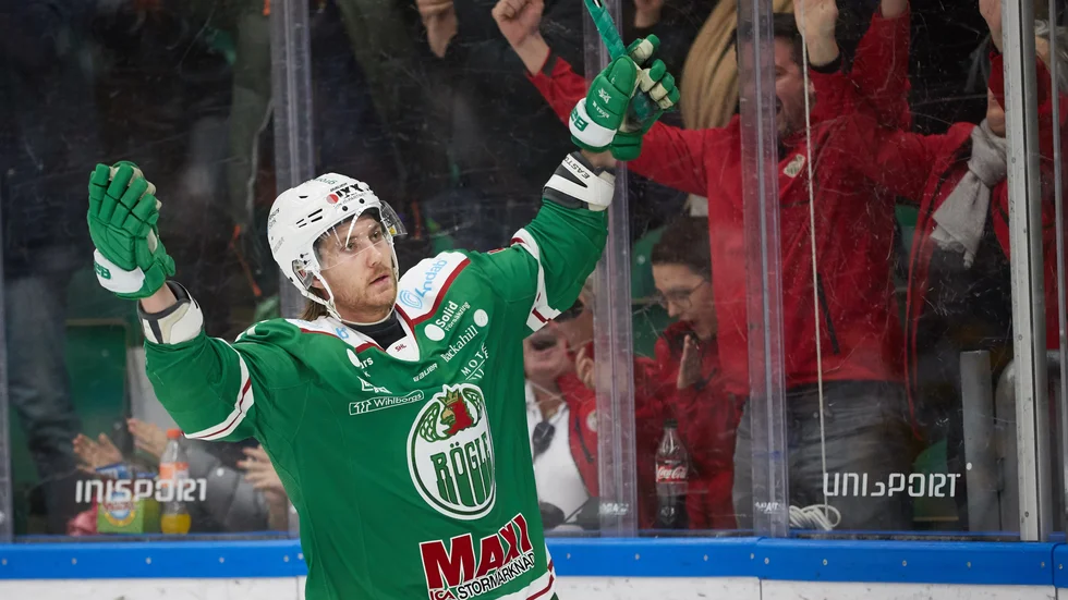 Linus Sandin under en SHL-match med Rögle 2018. Arkivbild.