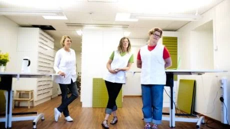 startar eget. "Vi startar ett apotek som är helt oberoende av de stora kedjorna", säger Inger Zackrisson, mitten. Tillsammans med Stina Almqvist, till vänster och Carina Persson förverkligar hon sin dröm.Foto: Petra Isaksson