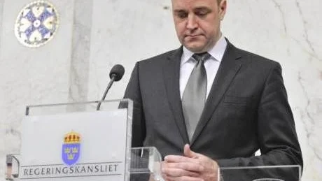 LUGN. Statsminister Fredrik Reinfeldt (M) manar medborgarna att inte dra förhastade slutsatser efter bomdådet i Stockholm.