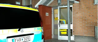 Åtalas för lägenhetsattack