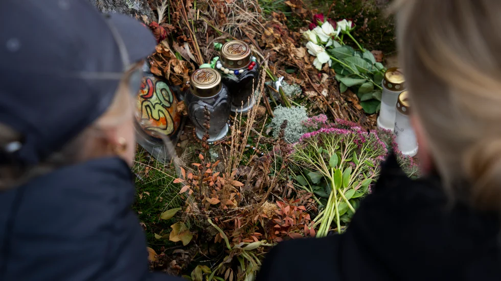 21-årige William Angelöf var placerad på det särskilda stödboendet Nya Bråstorp i Motala. Samtidigt tvångsvårdades han inom psykiatrin. När han fick permissioner tillbringade han dem på stödboendet. Under en permission avslutade han sitt liv.
