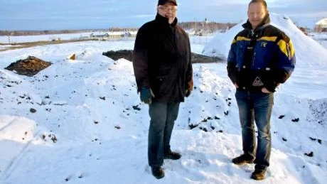NYTÄNKANDE. Bodens Camping och Bad satsar på nya idéer för att locka gäster till campingen. Här Sture Nordmark, styrelseordförande i Skicamp AB. Företaget äger numera anläggningen. Peter Wallin är campingchef. Foto: LARS-HENRIK ANDERSSON