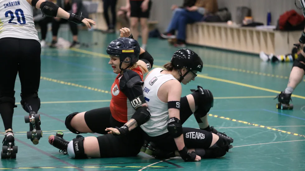 Roller Derby är ingen sport för veklingar.