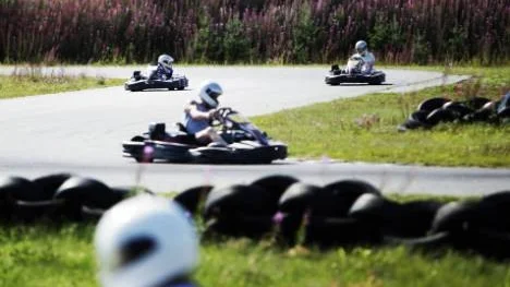 Det är populärt att försöka slå banrekordet på 47 sekunder på Karways bana på Haraholmen, så populärt att nu köper"ägaren Bengt Cederholm in ytterligare tio gokarts.
