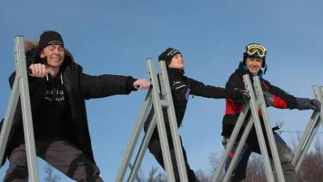 STARTKLARA. Kiruna BK-alpinas ordförande Janne Klein, Jennie Wikström tillförordnad platschef i Björkliden och Terje Pedersen event- och arrangemangansvarig i Björkliden är startklara efter beskedet att Björkliden arrangerar Alpina SM 2010.
