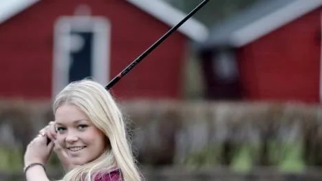 17-åriga Frida Olofsson slår gärna ett och annat slag på Piteås golfbana under sommarhalvåret. "Pappa har slagit hole in one en gång. Det skulle jag också vilja lyckas med", säger hon.