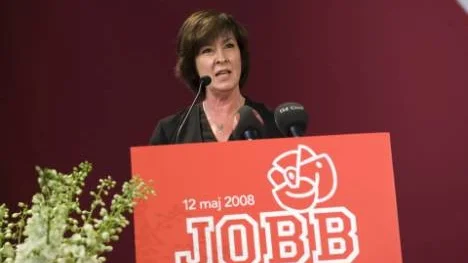 Mona Sahlin ger starka signaler om en förändrig av socialdemokraternas jobbpolitik.