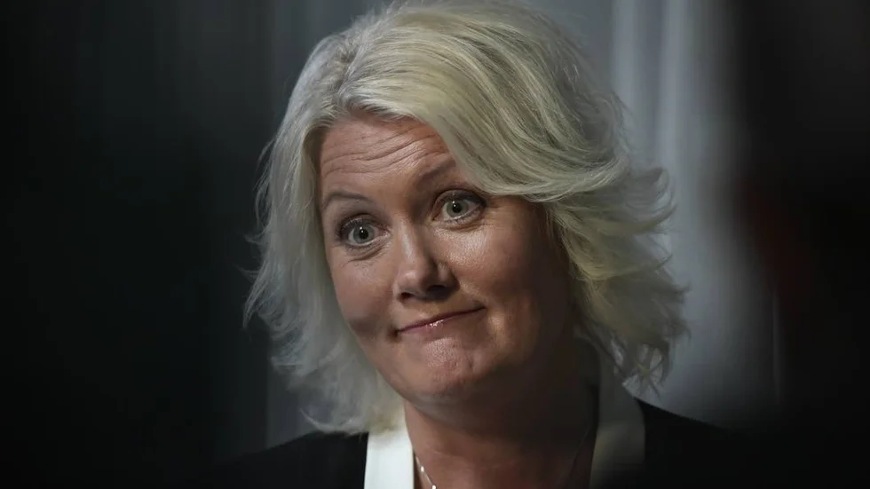 Tar över. Hoppas att den nya partisekreteraren Lena Baastad kommer att arbeta i Sten Anderssons anda.