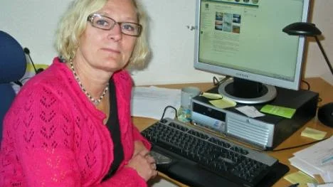 Margareta Åkerlund, medicinskt ansvarig sjuksköterska i Älvsbyns kommun, är glad över att kommunen numera har samlat allt som rör kvalitet och säkerhet i en gemensam databas, där såväl personal som medborgare lätt kan komma åt aktuell information.