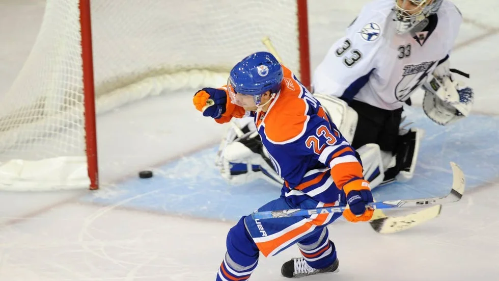 l Linus Omarks debut i Edmonton och hans straffmål mot Tampa Bay är ett minnesvärt ögonblick.