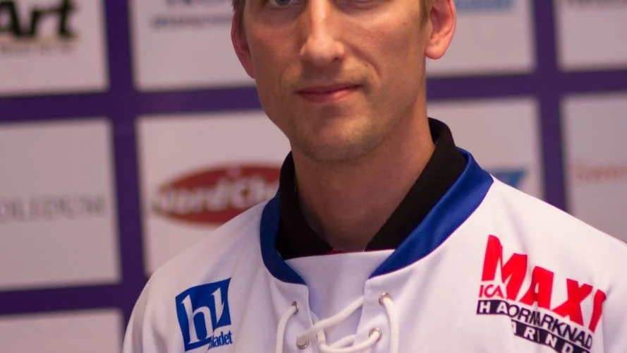 Stannar. Pekka Hiltunen har förlängt sitt kontrakt med HT Bandy.