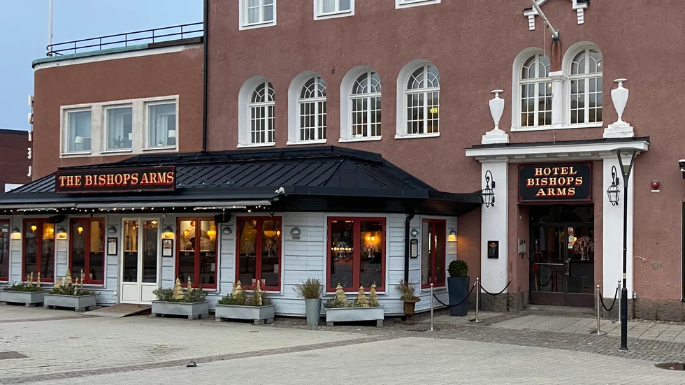 Kön ska ha ringlat lång på marknadskvällen och alla som hade köpt biljett kom inte in.
