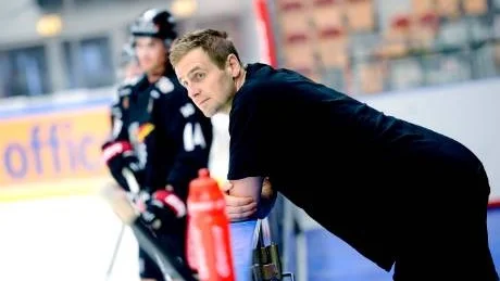 KLARTECKEN. Pavel Skrbek räknar med spel mot Modo. Backen testas innan avfärden på torsdagsmorgonen.