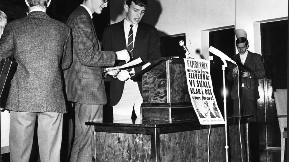 Eleven Carl Bildt tar kommandot på läroverket Östra Real under lärarstrejken 1966.