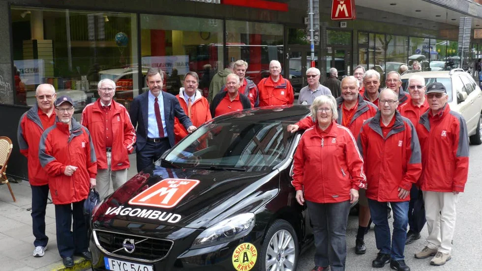Svarta bilarna från Motormännen ska kolla till de svenska vägarnas kvalité. 
Foto: Motormännen