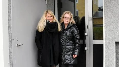 Hjördis Lövgren och Lena Rova är kassör respektive ordförande i bostadsrättsföreningen Karlavagnen. Kommunens lån räddade föreningen från att gå i konkurs och det har varit tufft att få ekonomin att gå ihop.FOTO: Åsa Junkka