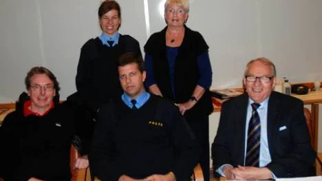 Bodens ska bli en trygg kommun. Några som medverkand epå presskonferensen var fr v Olle Strömbäck, ordförande i Brottsförebyggande rådet, poliserna Erika Ingvarsson och Mikael Holmgren, drogsamordnare Viveca Barcheus och kommunalrådet Olle Lindström. FOTO: Lena Leffler
