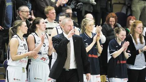 Dennis Pihl och Luleå Basket applåderar sig själva efter den otroliga matchen mot Sallén. Men klarar laget att ladda om och upprepa den prestationen mot Telge i kvartsfinalen? Det är den stora frågan inför helgens matcher.