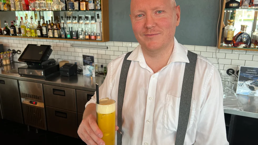 Jonas Larsson är bartender på Y-Won.
